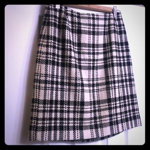 Eddie Bauer off white & black pencil skirt